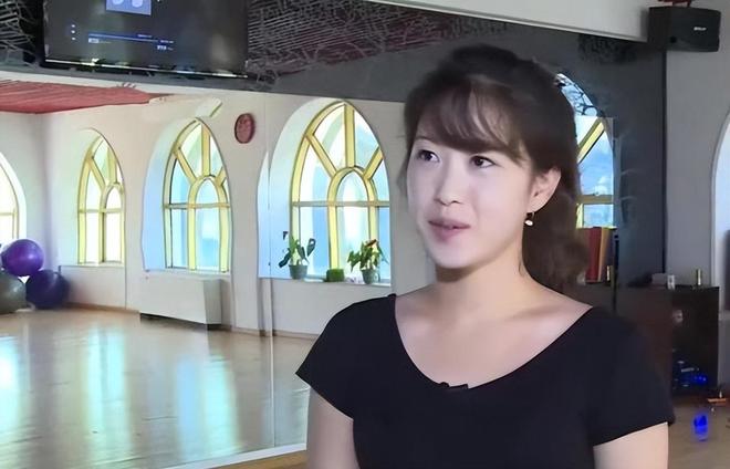 厚嫁妆但一直找不到满意的男子朝鲜街头的剩女多家里准备好丰(图6)