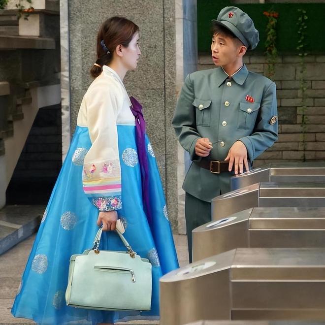 厚嫁妆但一直找不到满意的男子朝鲜街头的剩女多家里准备好丰(图2)