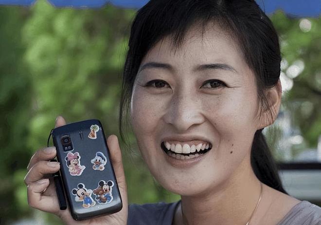厚嫁妆但一直找不到满意的男子朝鲜街头的剩女多家里准备好丰(图3)