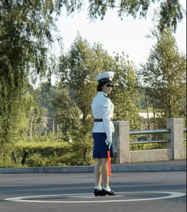 厚嫁妆但一直找不到满意的男子朝鲜街头的剩女多家里准备好丰(图4)