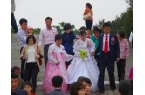 厚嫁妆但一直找不到满意的男子朝鲜街头的剩